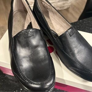 Naturalizer Classic Black Leather Flats